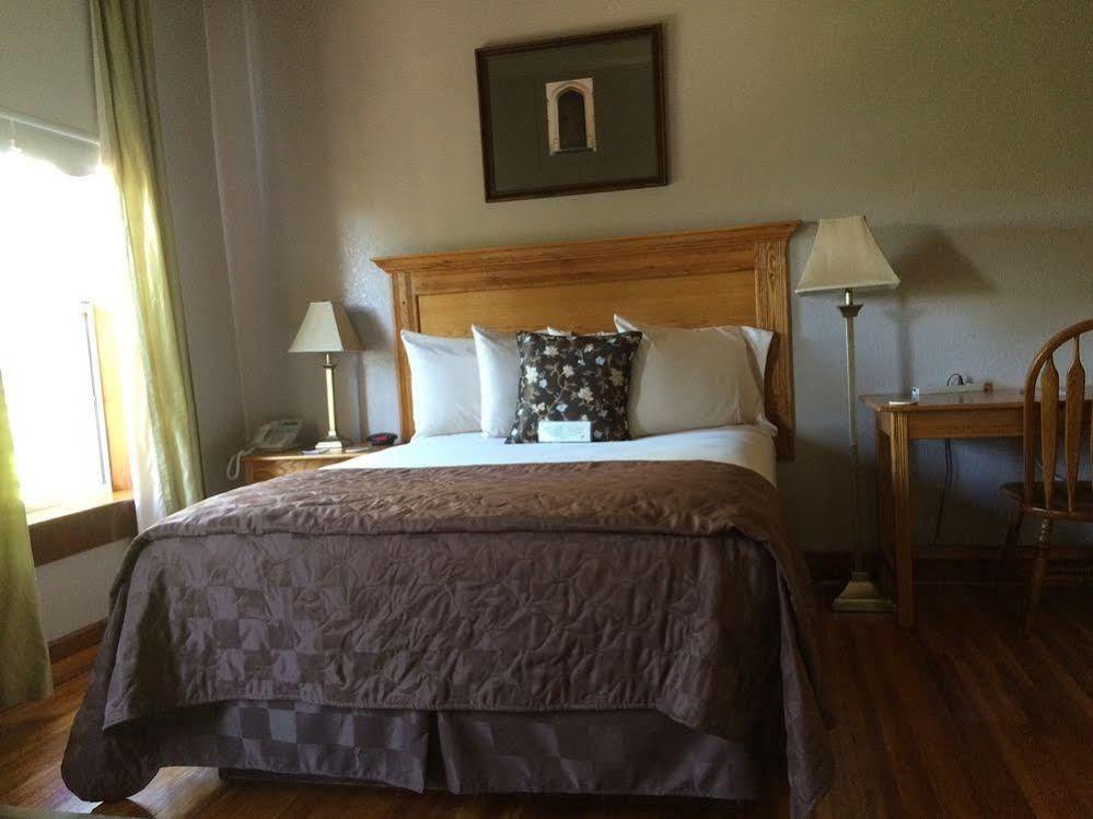 Heritage Inn Artesia Buitenkant foto